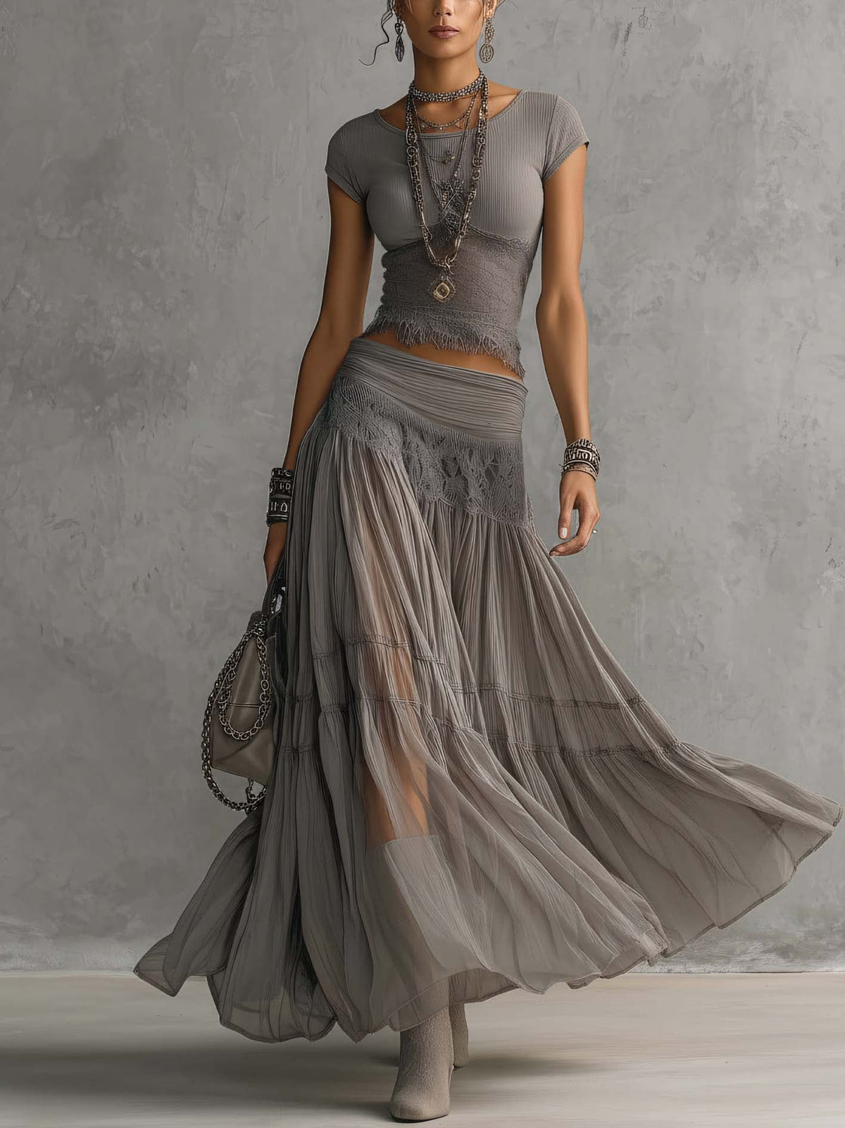 Ensemble Gris Top en Dentelle & Jupe Maxi Plissée