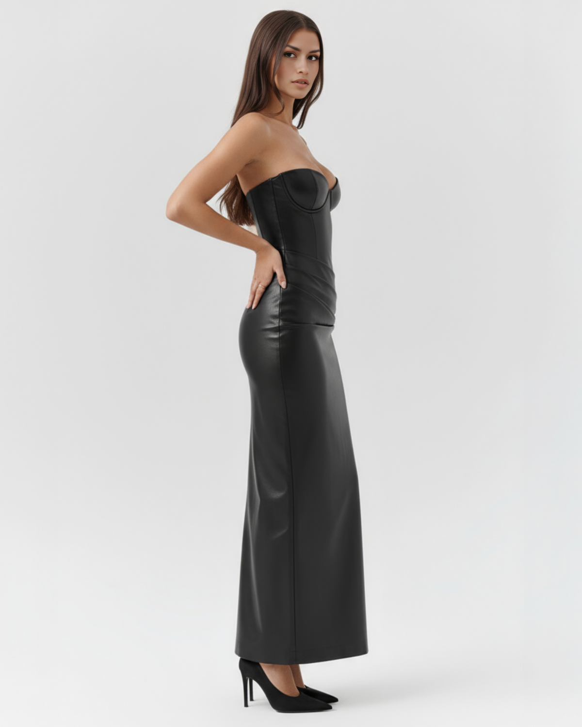 Robe longue effet cuir à encolure bustier