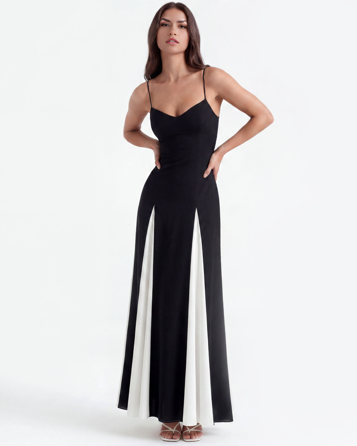 Robe longue à fines bretelles avec empiècements contrastants