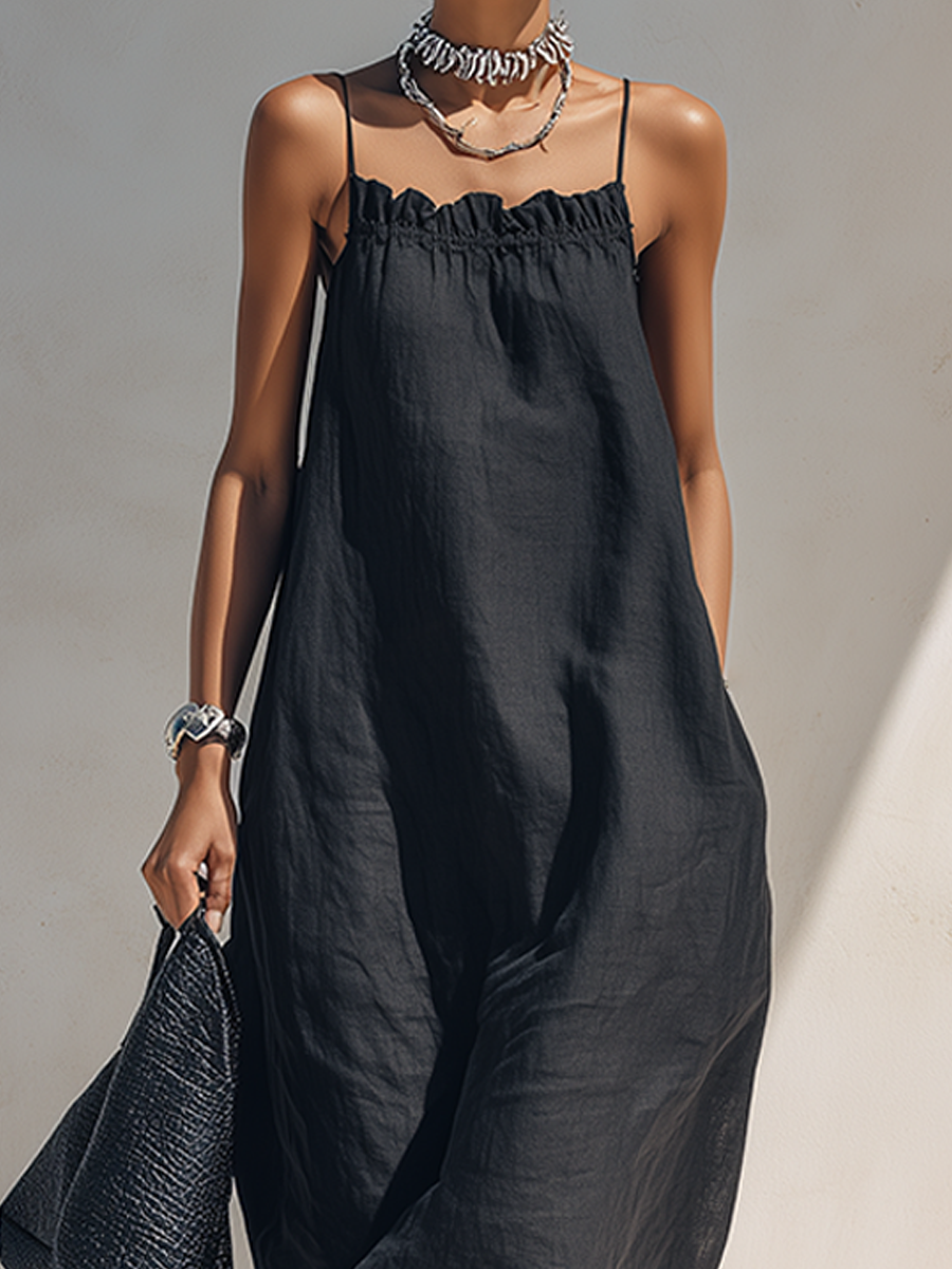 Robe Maxi Noire Minimaliste à Bretelles Spaghetti et Col Froissé.