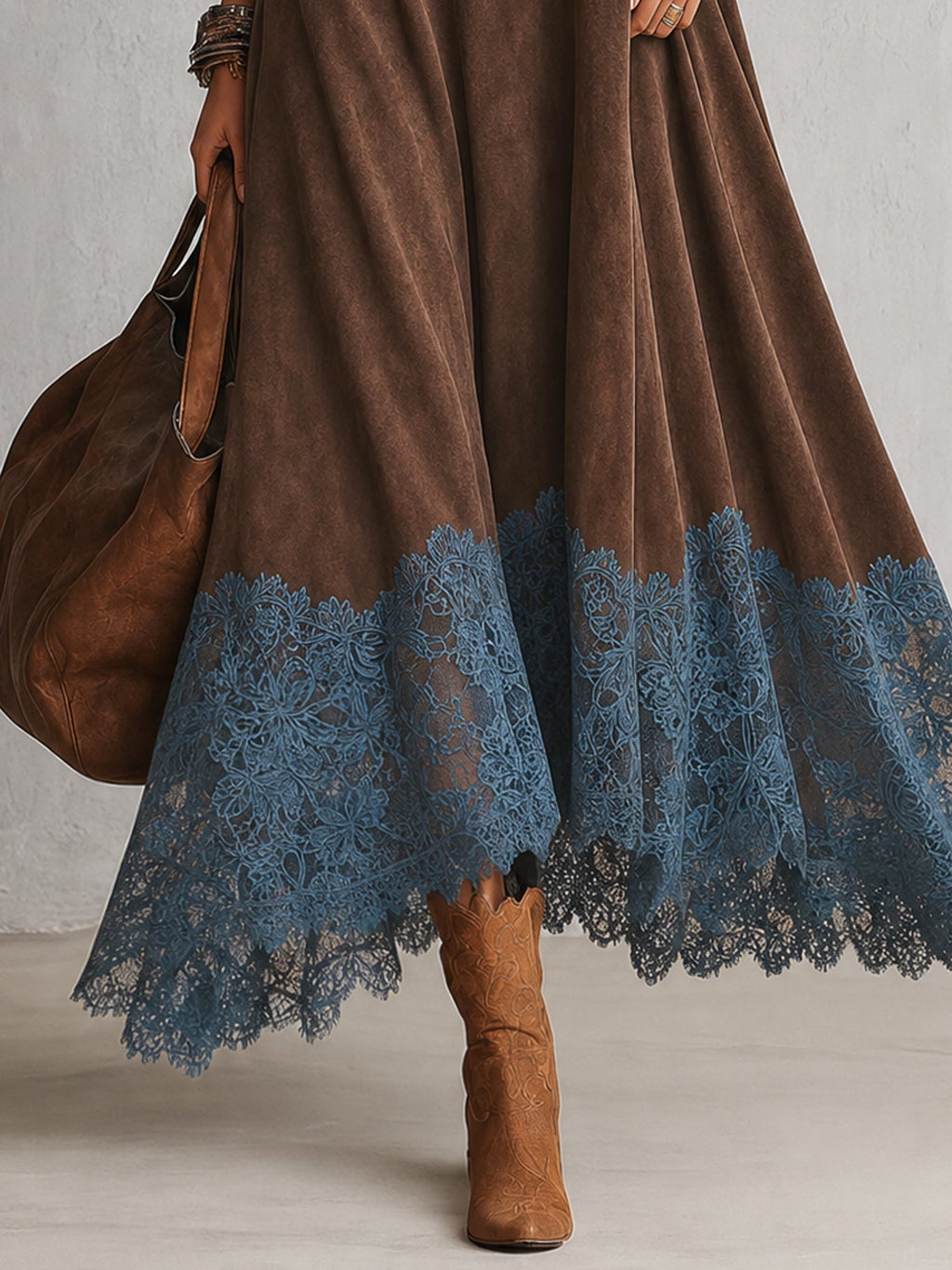 Piera - Robe longue effet daim avec ourlet en dentelle