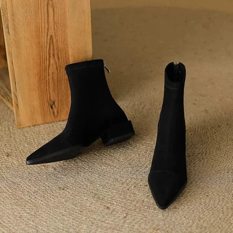 Delfina - Bottines en daim à bout pointu et petit talon