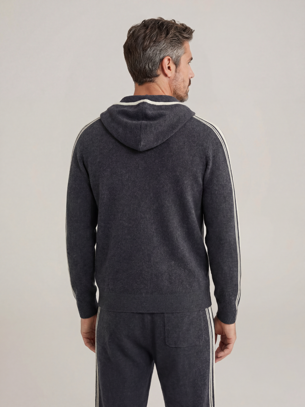Conjunto de Firma Gris Oscuro con Capucha