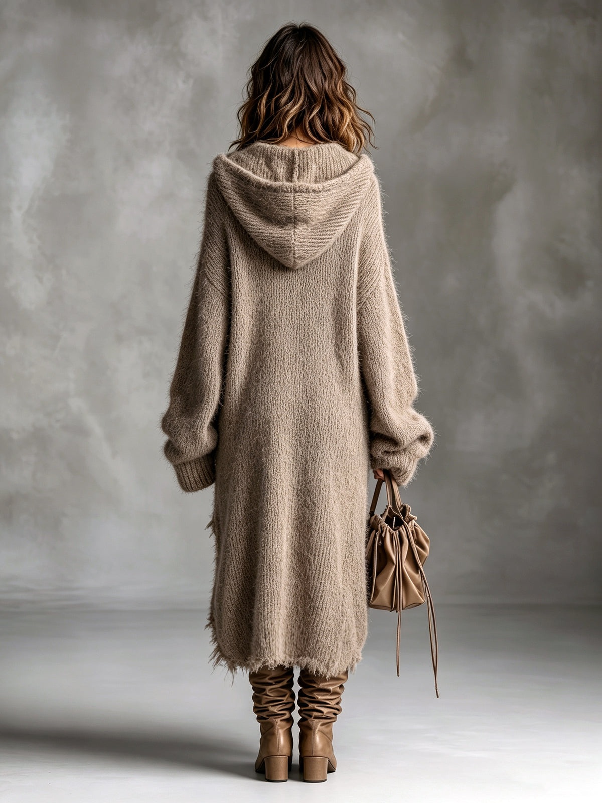 Colombe | Robe Midi en Maille Duveteuse à Capuche