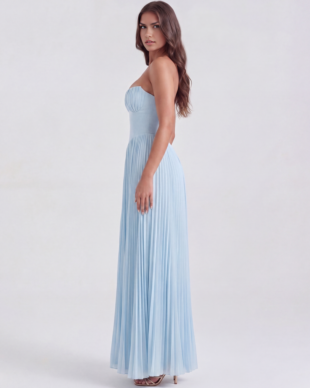 Robe longue plissée à encolure bustier
