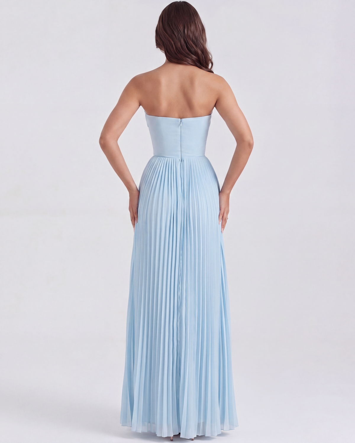 Robe longue plissée à encolure bustier