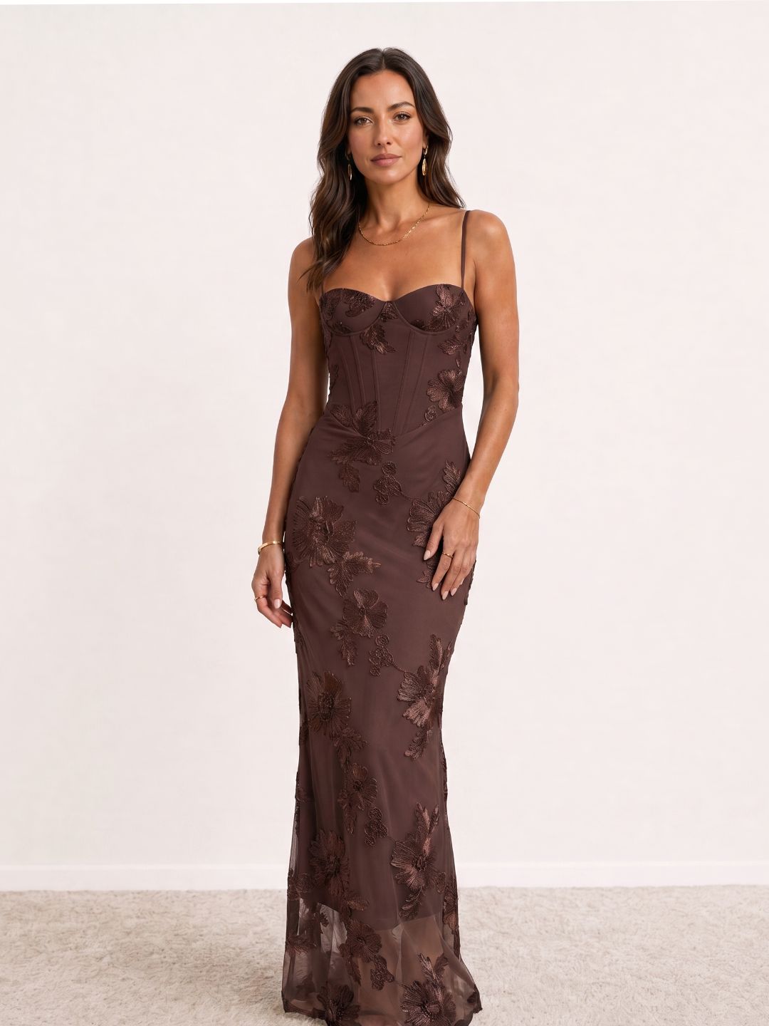 Robe longue brodée à bretelles