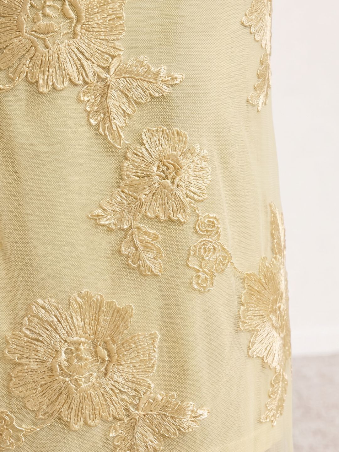 Robe longue brodée à bretelles