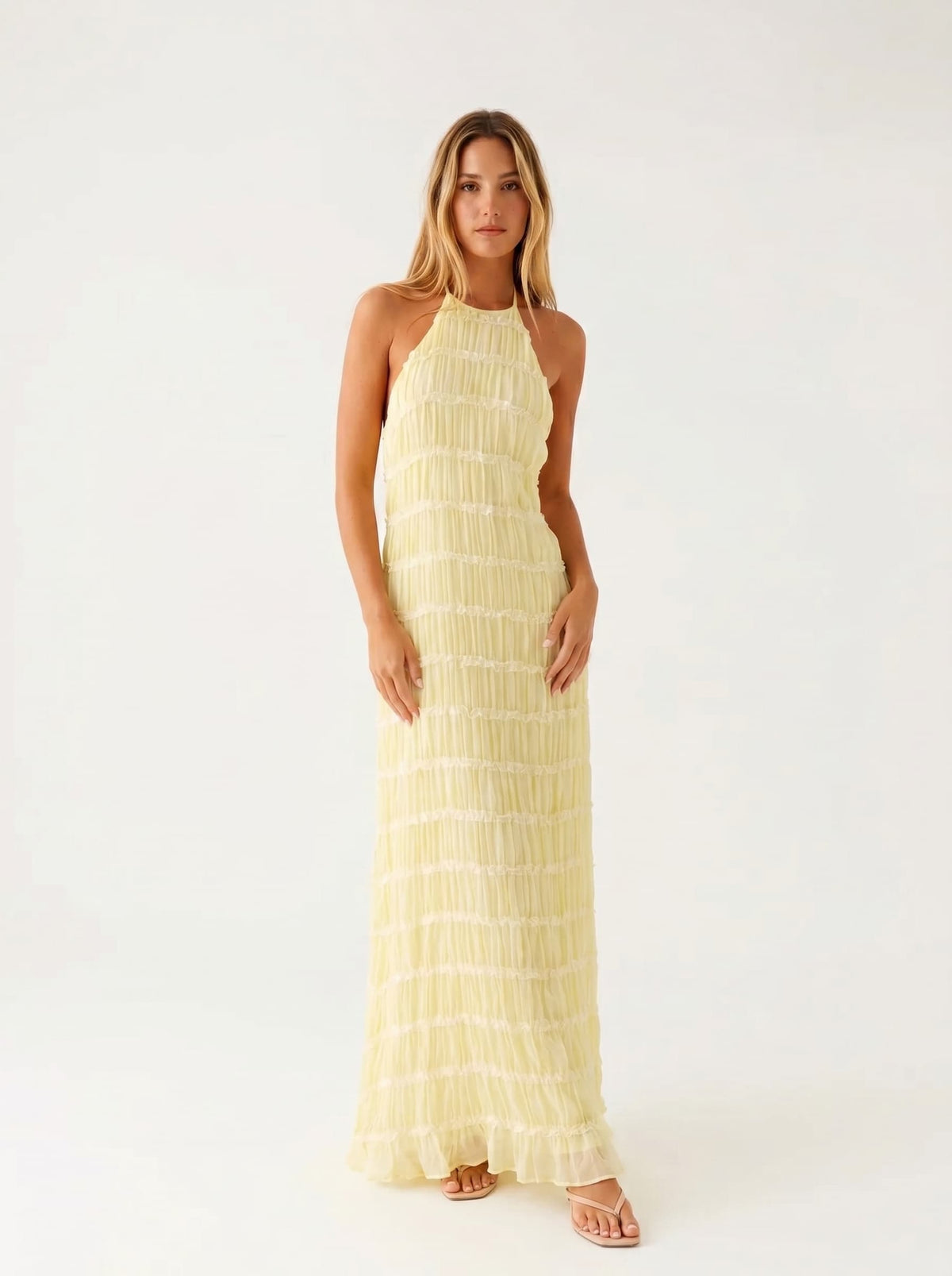 Robe longue dos nu à texture plissée