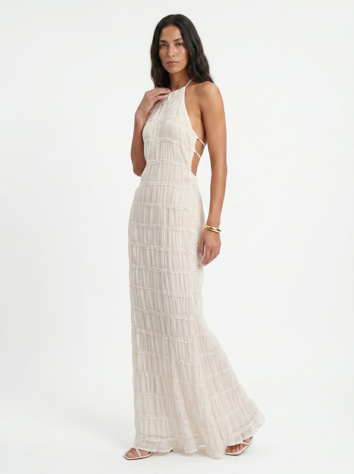 Robe longue dos nu à texture plissée