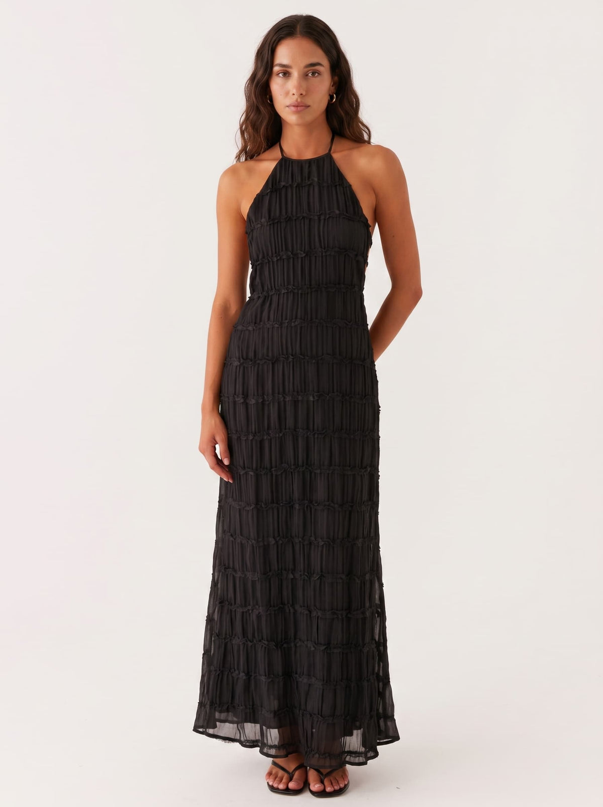 Robe longue dos nu à texture plissée