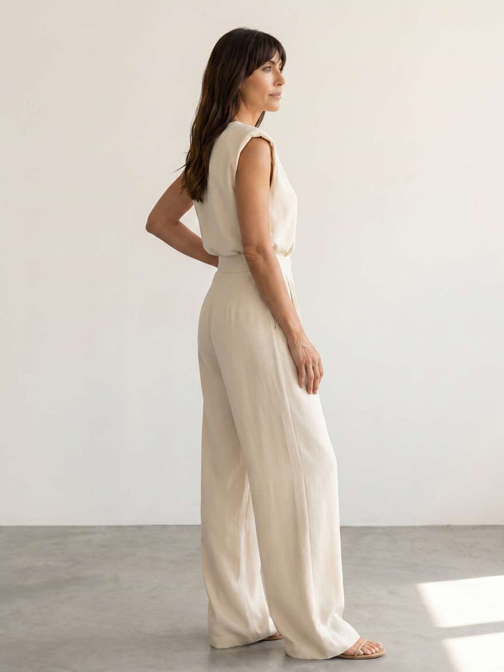 Ensemble fluide avec top structuré et pantalon large
