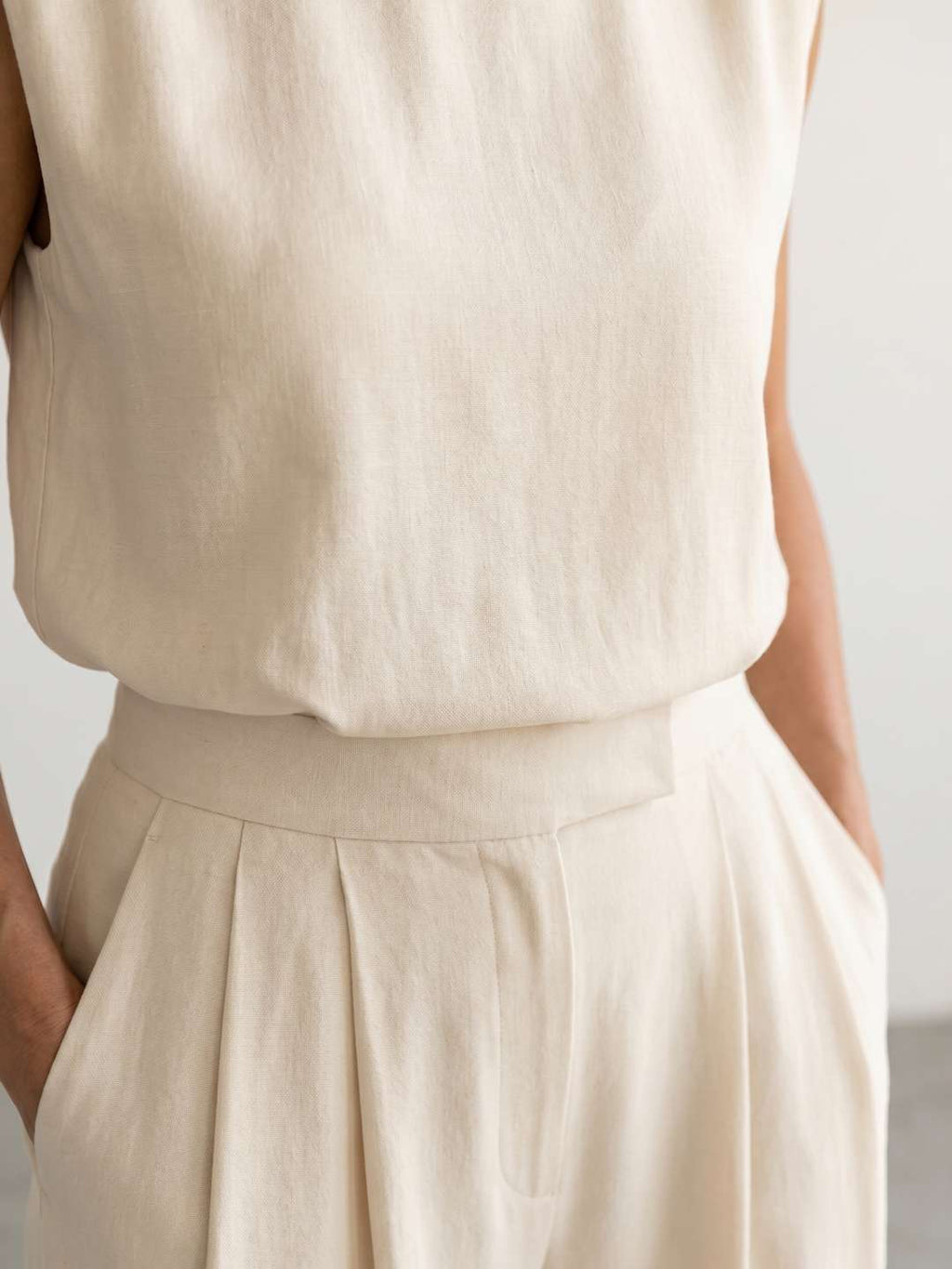 Ensemble fluide avec top structuré et pantalon large
