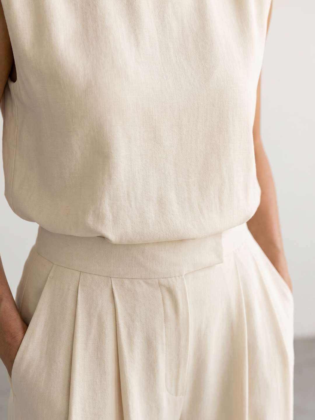 Ensemble fluide avec top structuré et pantalon large