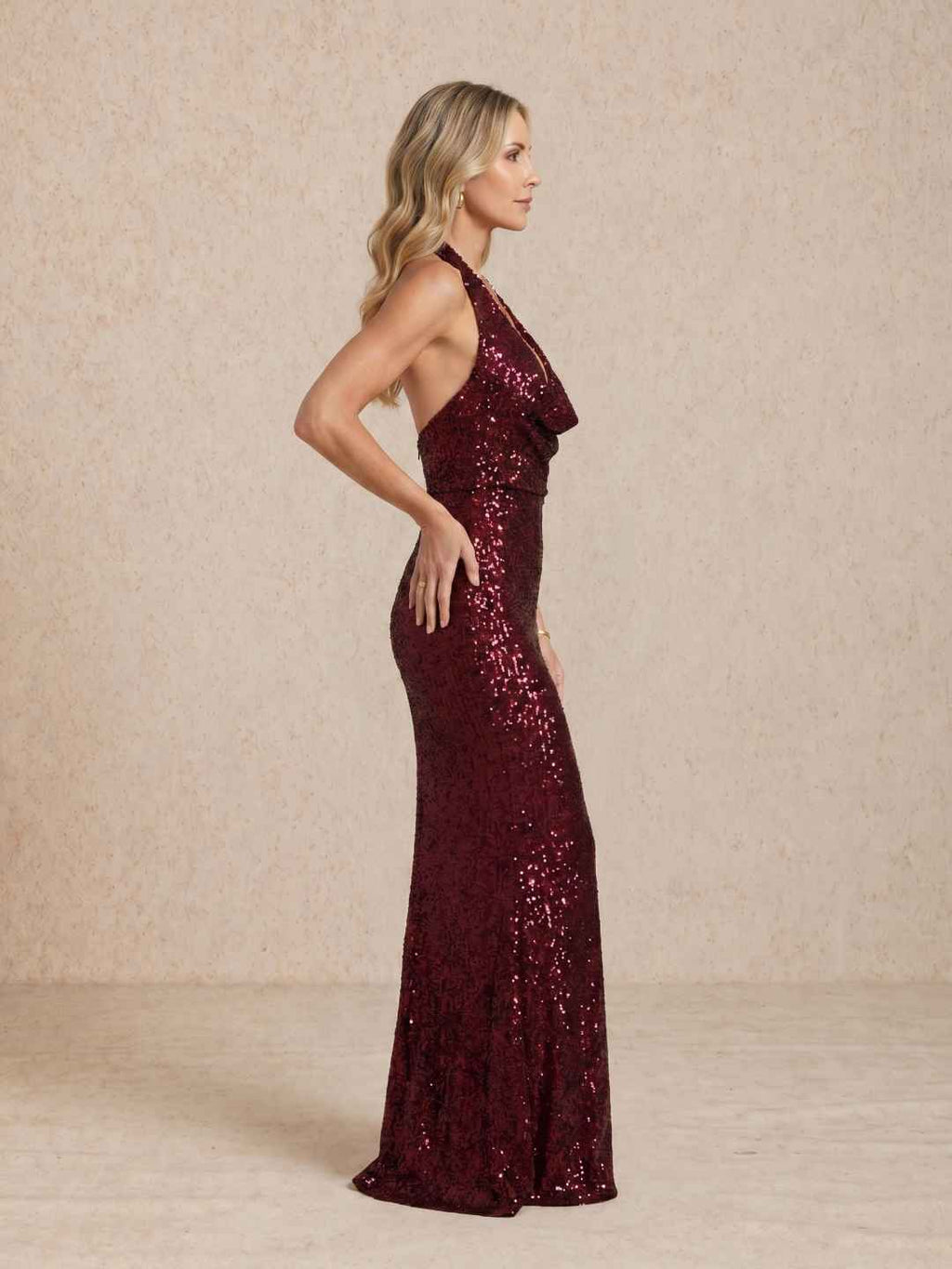 Robe longue à sequins avec col dos nu