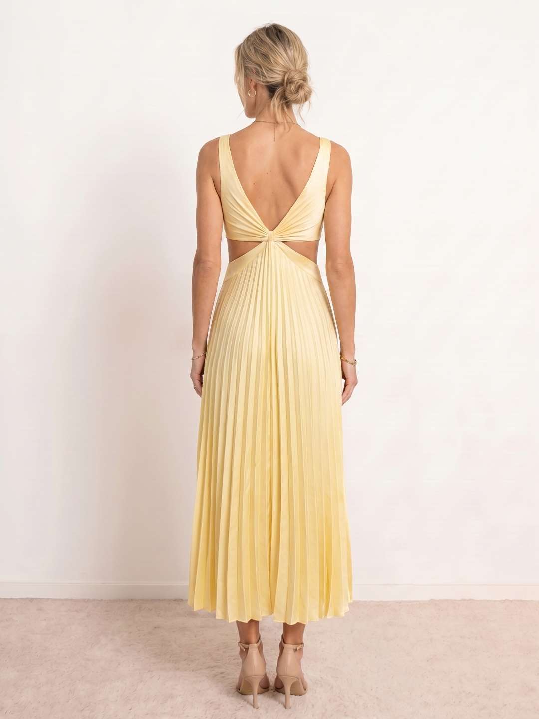 Robe midi plissée à décolleté en V