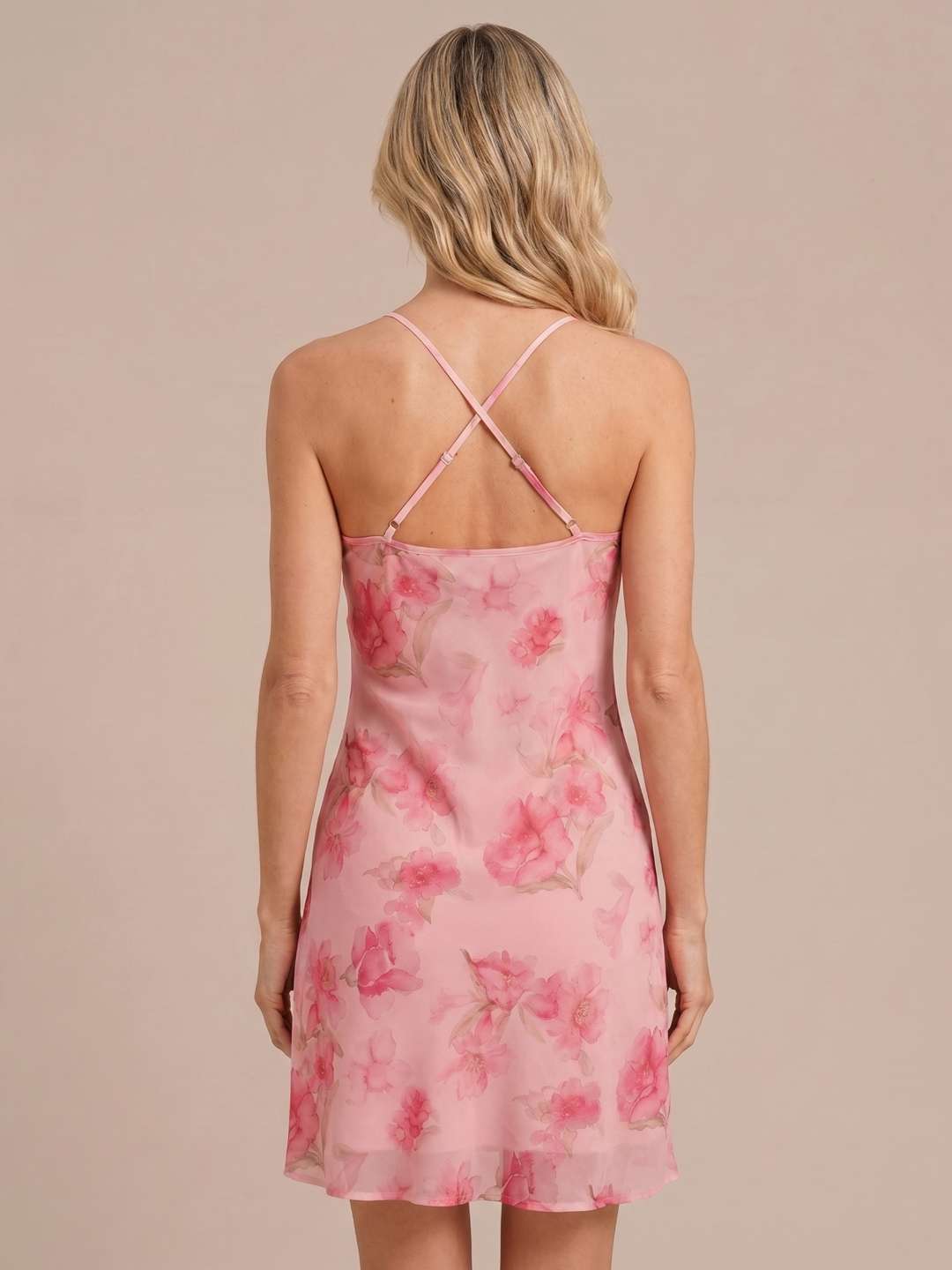 Robe courte florale rose fluide