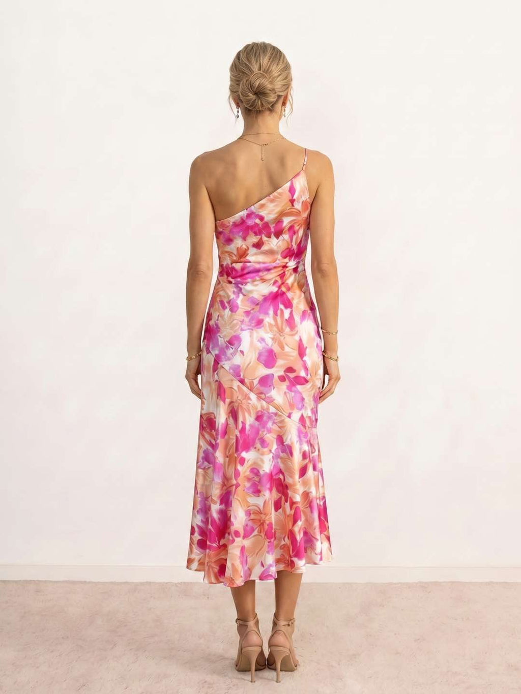 Robe midi imprimée à décolleté asymétrique