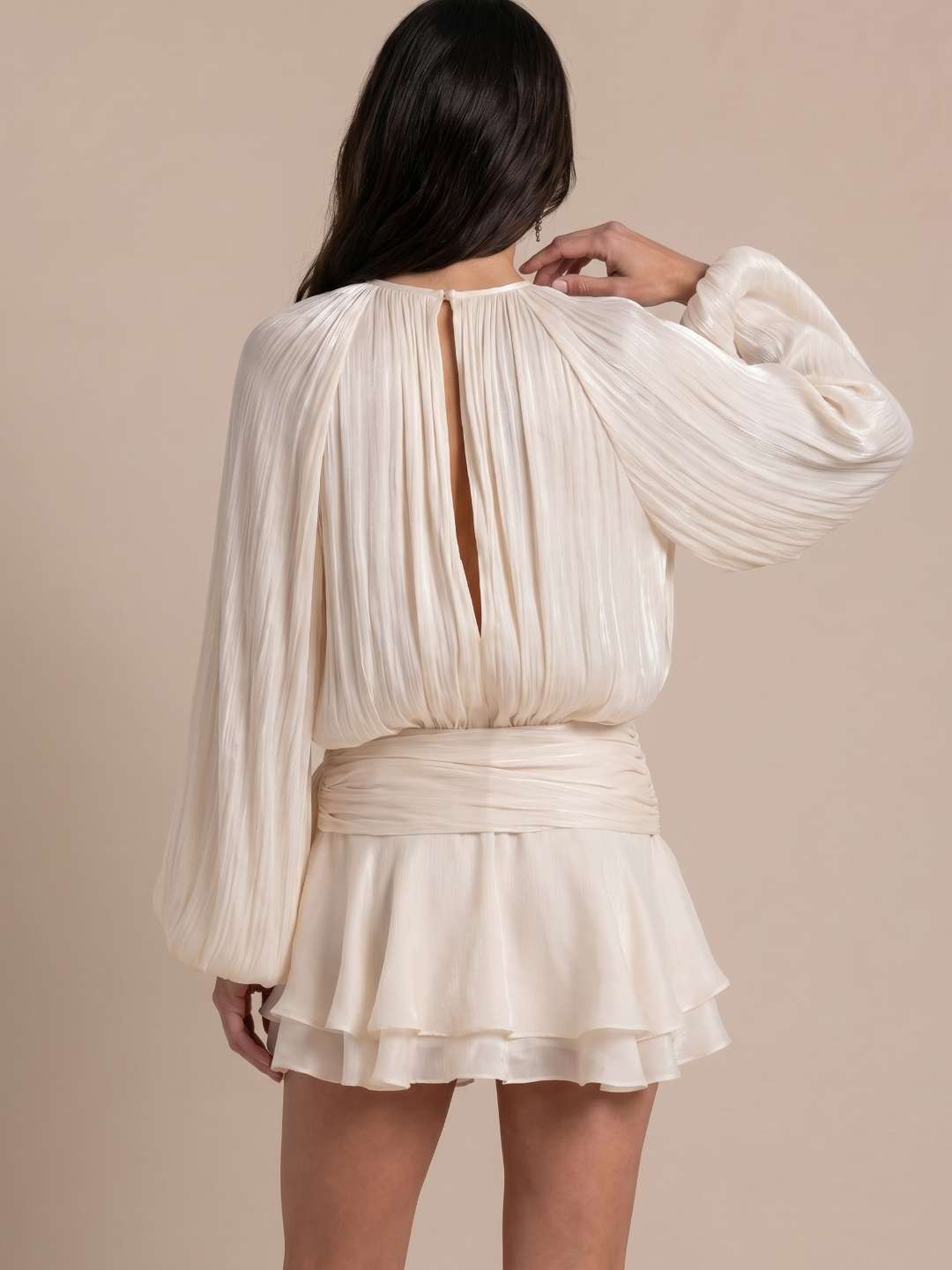 Robe courte fluide à manches amples