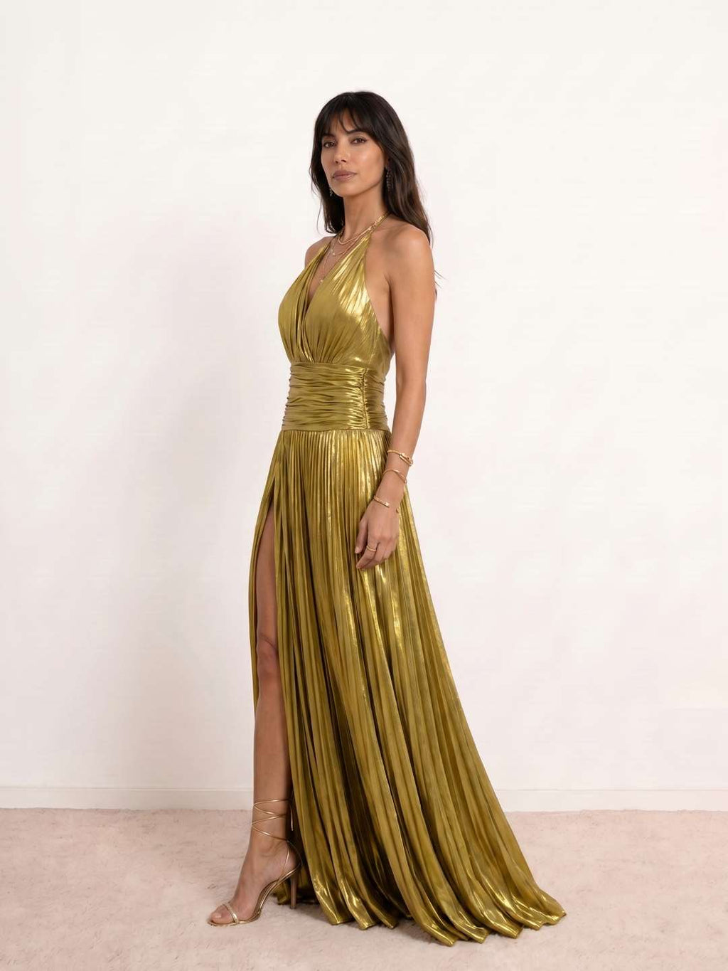 Robe longue plissée à col dos nu