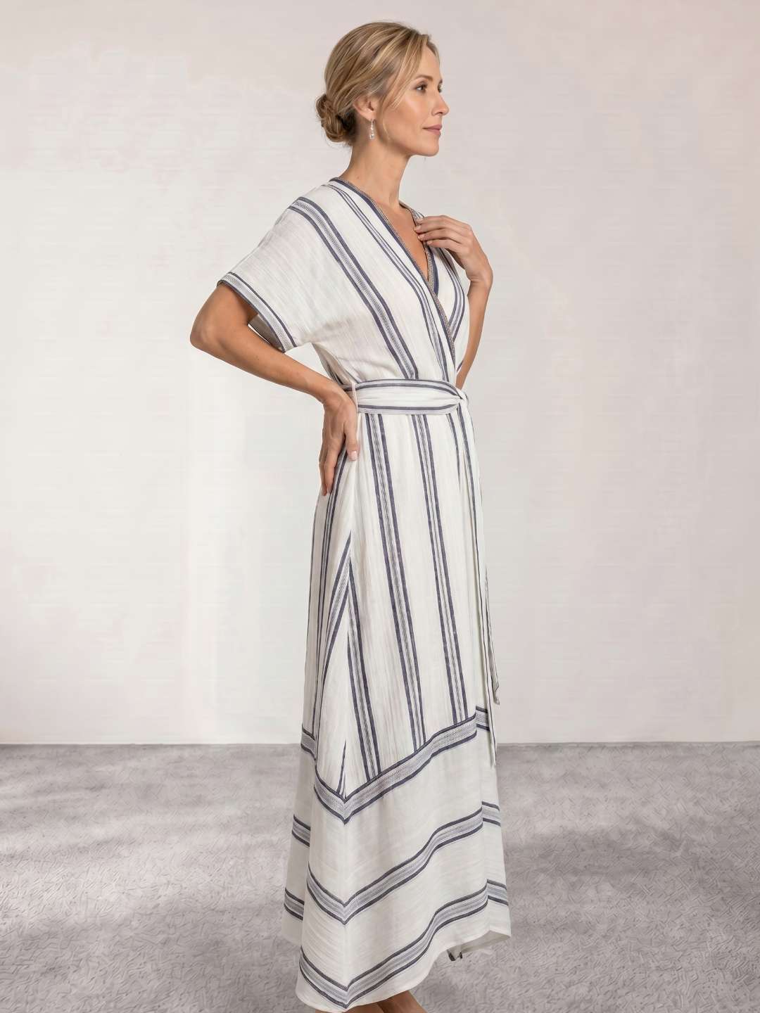 Robe midi portefeuille avec ceinture