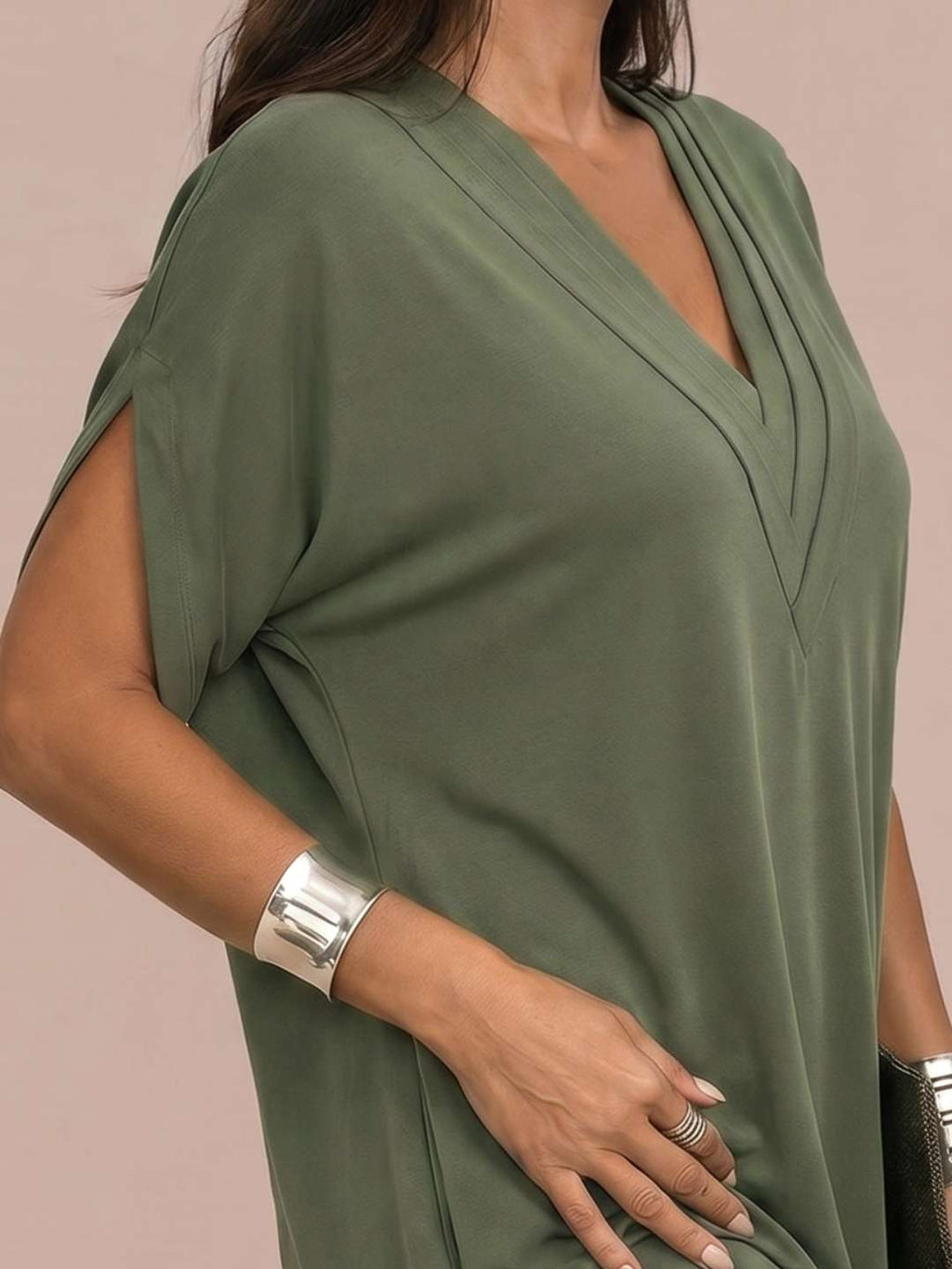 Robe courte fluide à décolleté en V