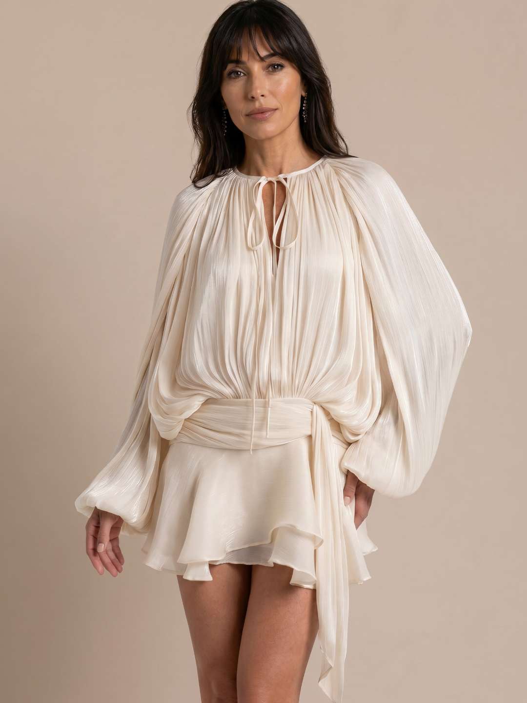 Robe courte fluide à manches amples