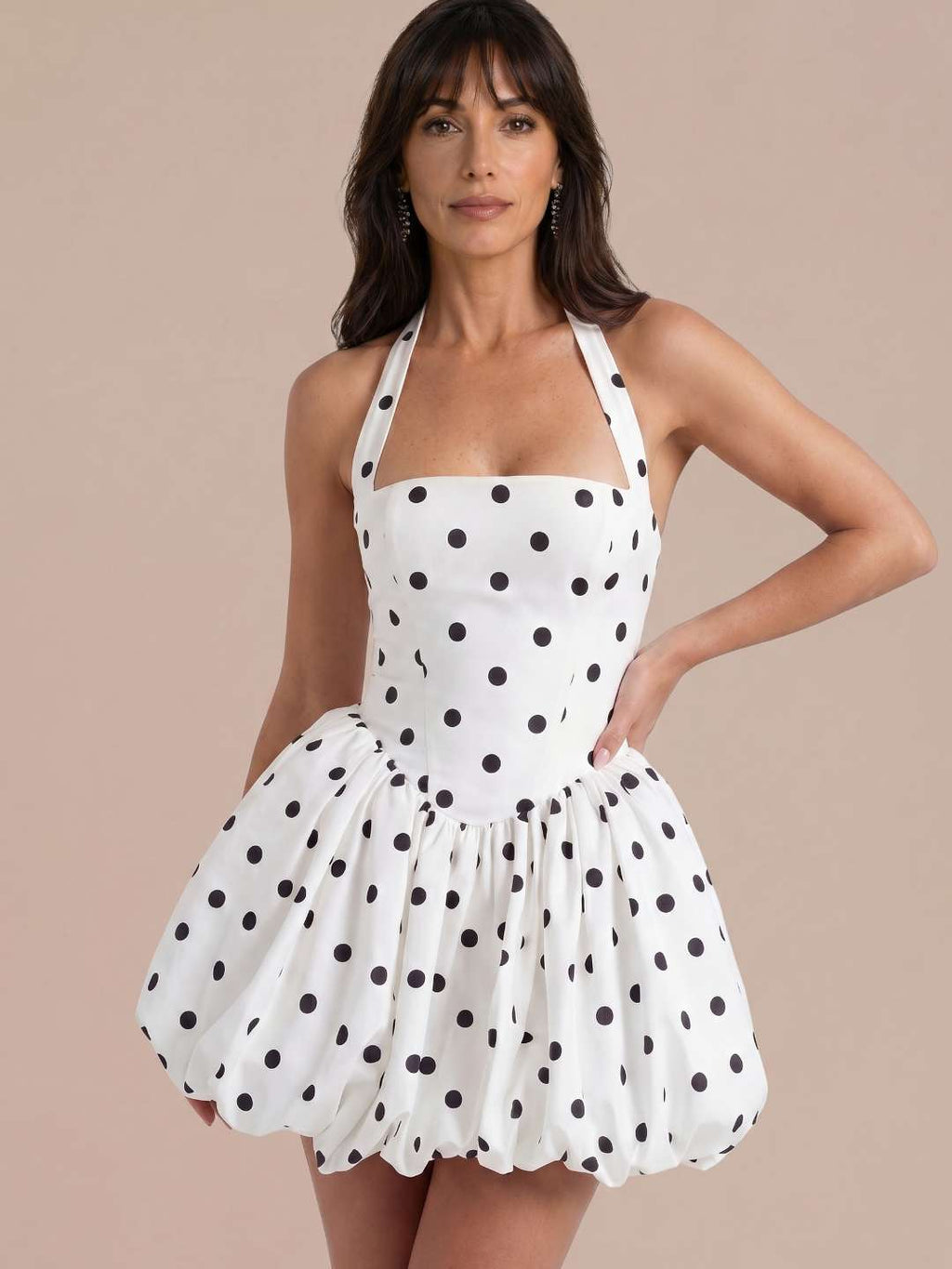 Robe courte à pois avec jupe volumineuse