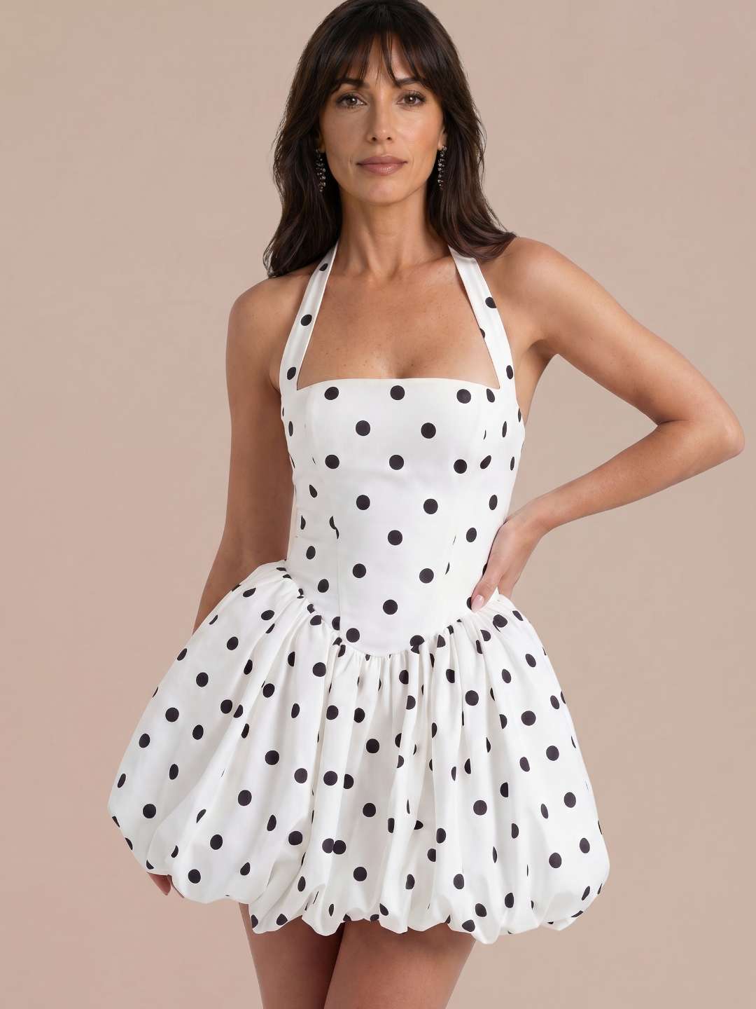 Robe courte à pois avec jupe volumineuse