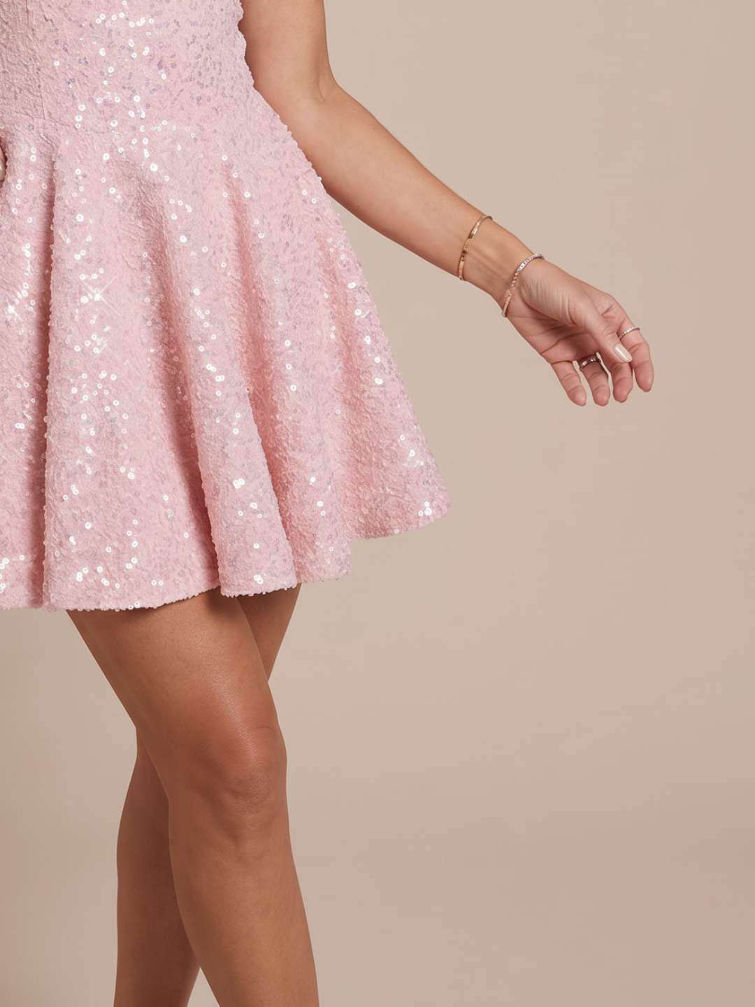 Robe courte brillante évasée