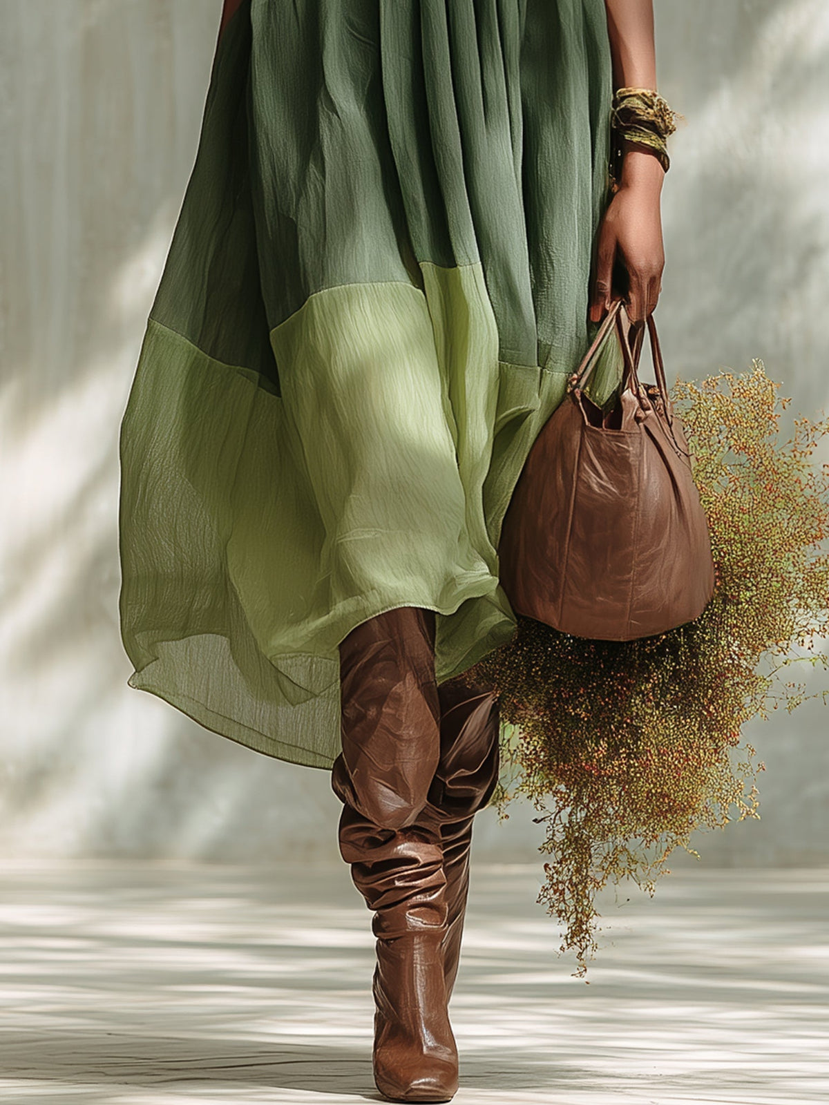 Robe midi verte en mousseline avec épaules dénudées