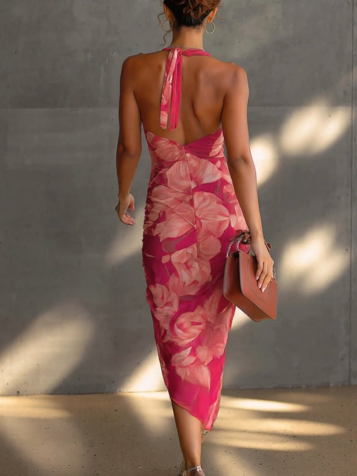 Robe moulante fuchsia sans manches à imprimé floral