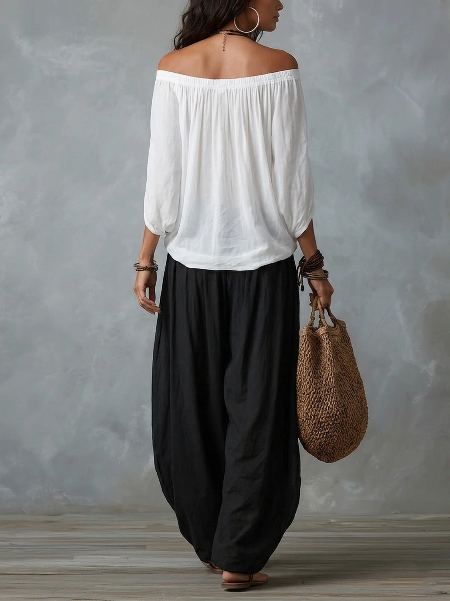 Ensemble blanc composé d’un haut épaules dénudées et d’un pantalon large