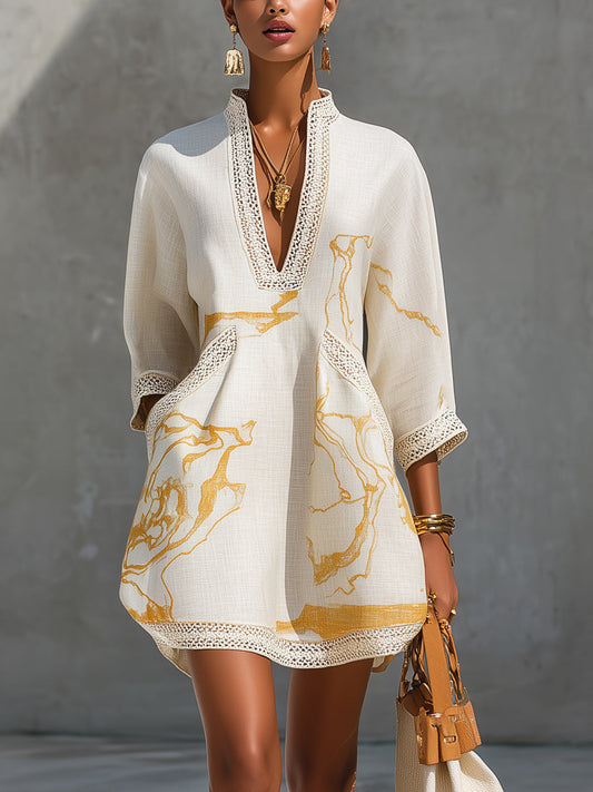 Aliénor | Robe Mini en Dentelle Crochetée Ivoire à Motifs Dorés et Décolleté en V