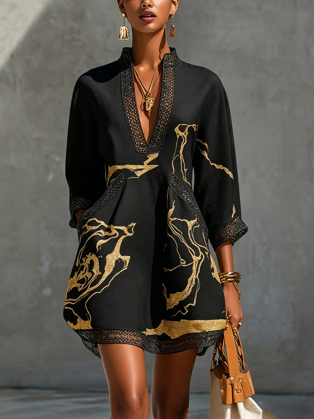 Donatella | Mini robe noire à imprimé marbre doré et dentelle crochet