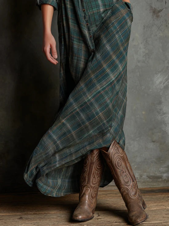 Robe chemise longue à carreaux verts, col à revers et boutonnage simple