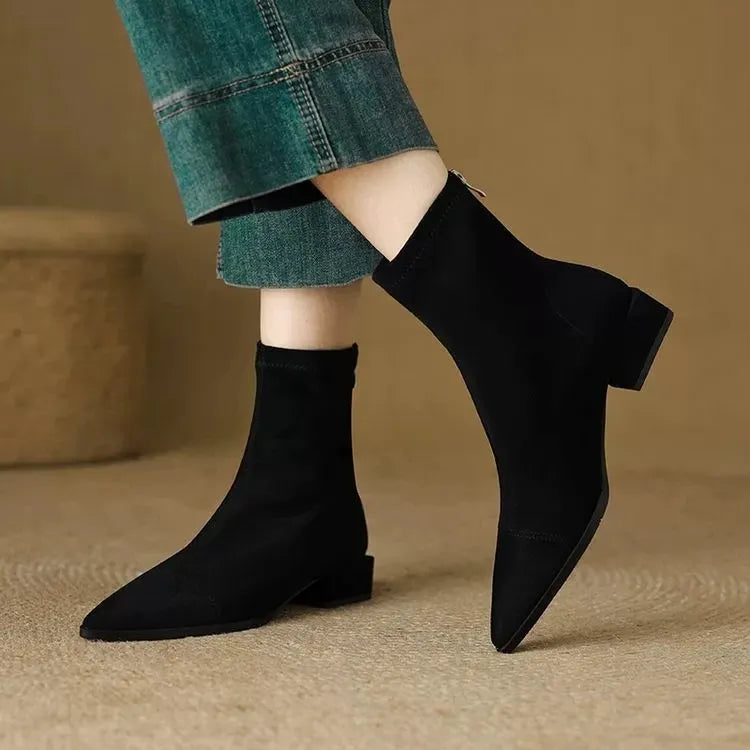 Delfina - Bottines en daim à bout pointu et petit talon