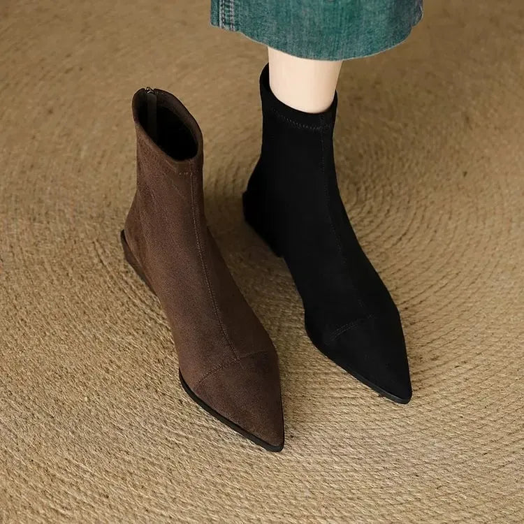 Delfina - Bottines en daim à bout pointu et petit talon