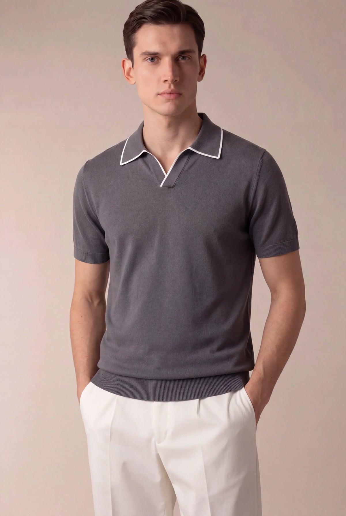 Polo gris foncé sans boutons
