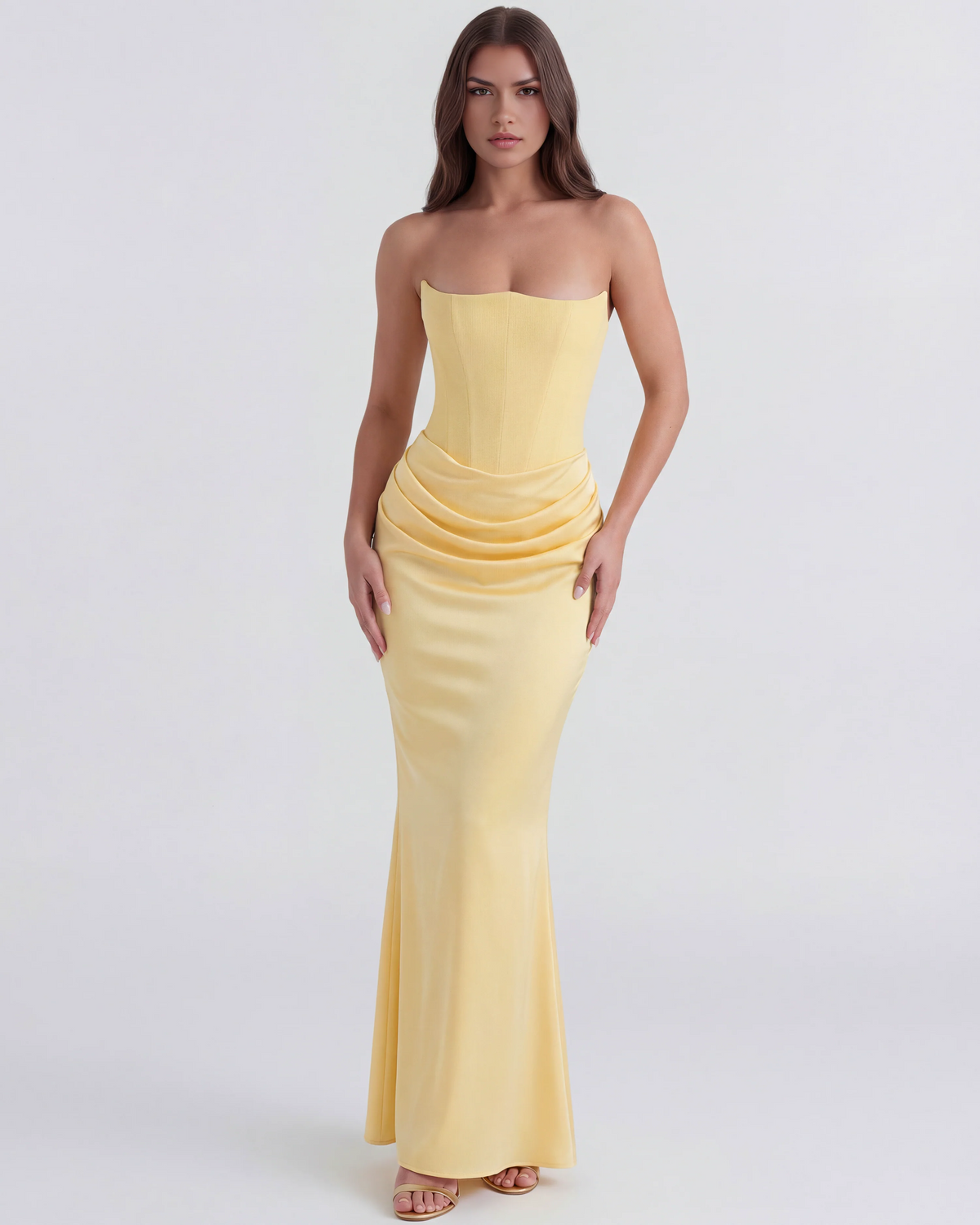 Robe longue satinée avec décolleté bustier