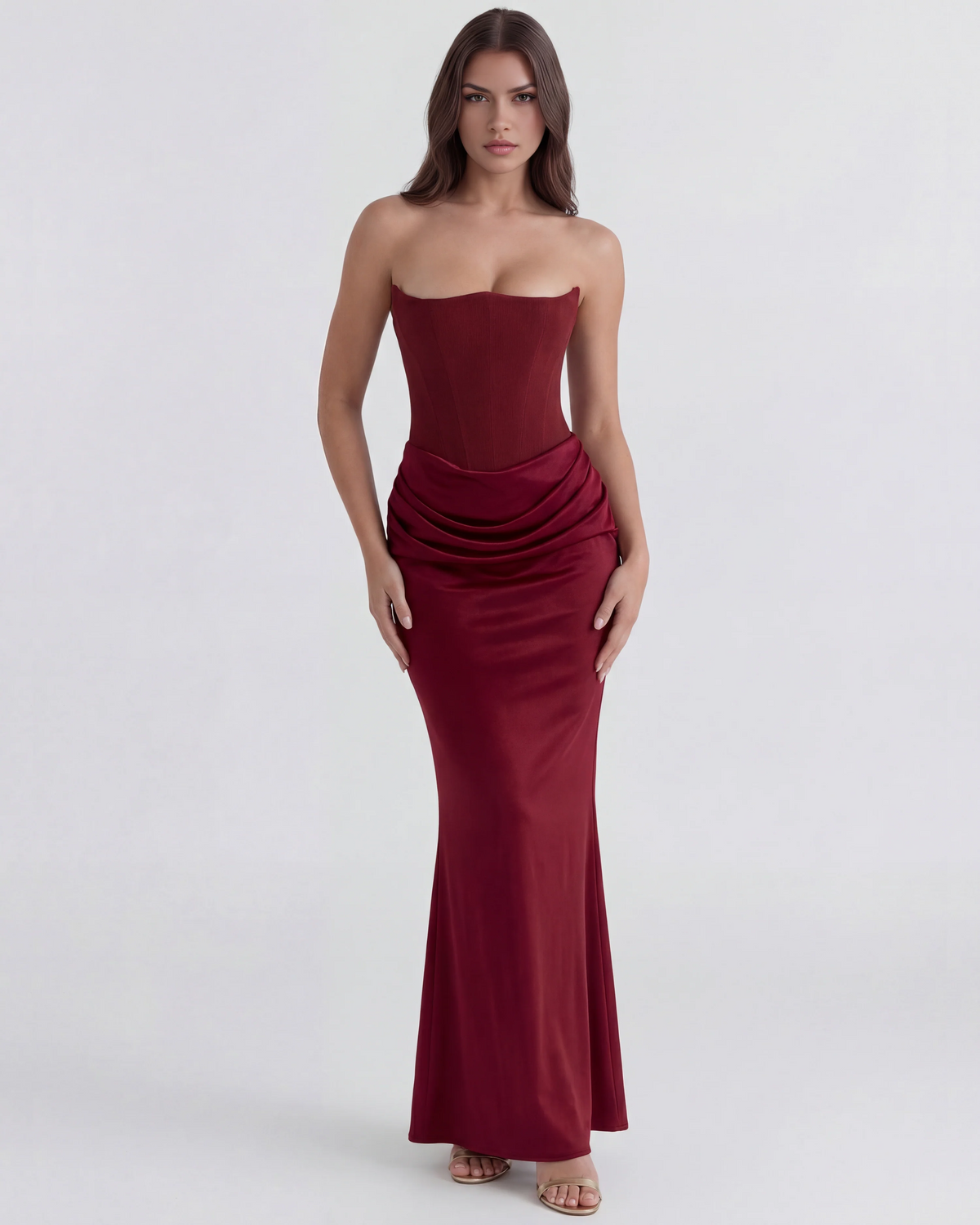 Robe longue satinée avec décolleté bustier