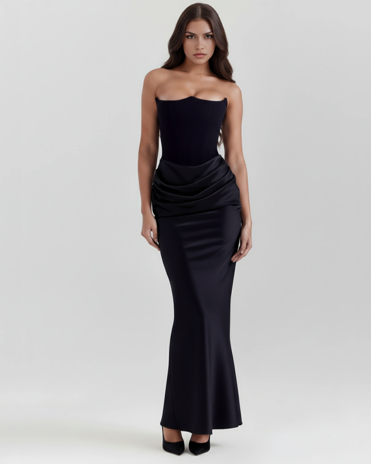 Robe longue satinée avec décolleté bustier