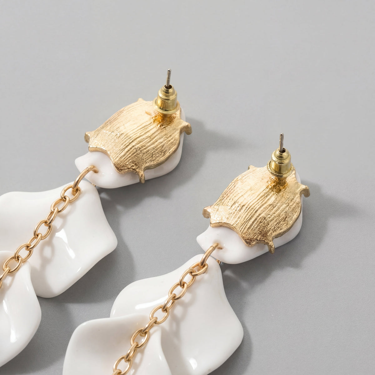 Boucles d’oreilles goutte avec pétales d’orchidée